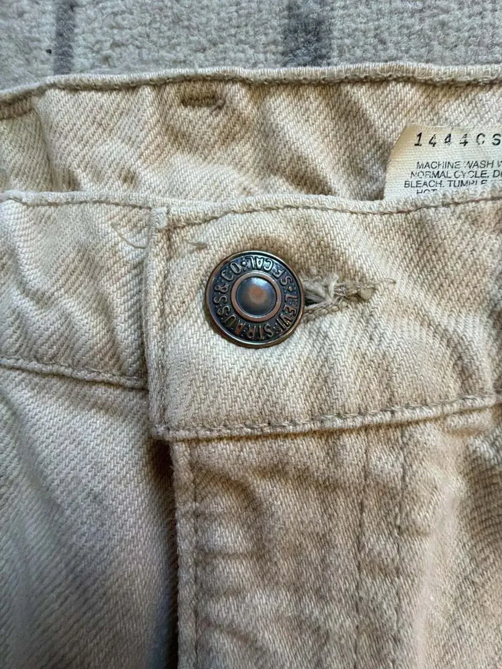 Vintage Levi's 550 Relaxed Fit Tapered Leg Khaki Tan Jeans W32 L32 Made in USA
